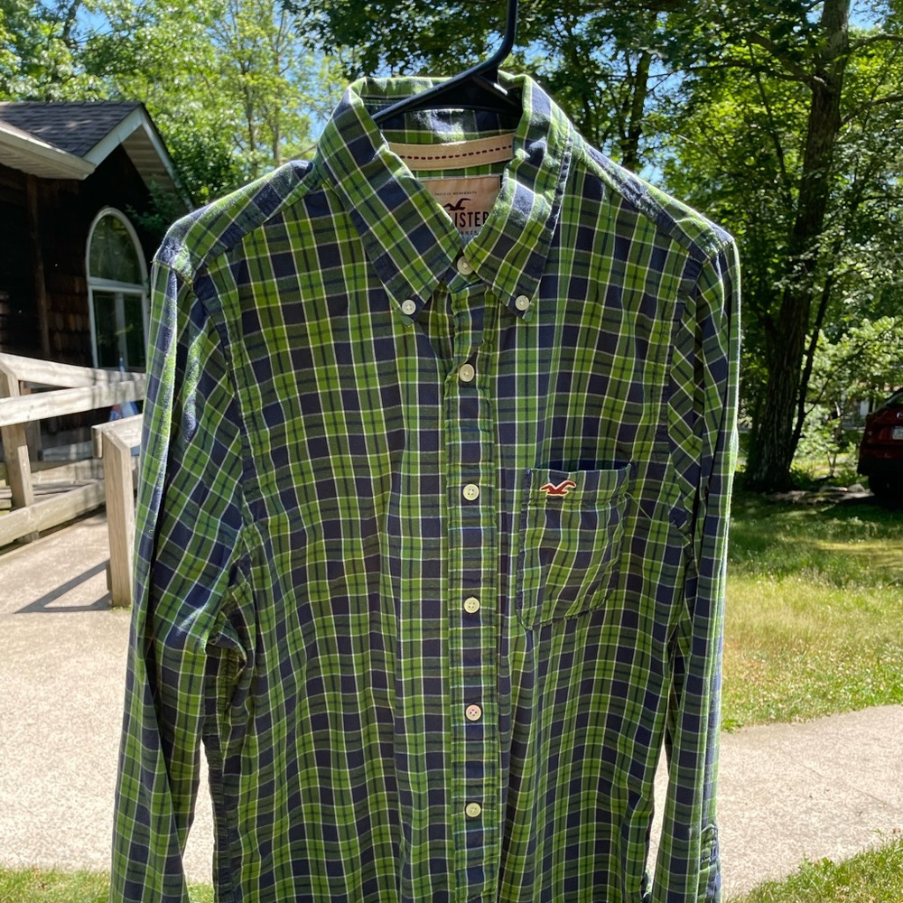 Hollister Mens plaid button down shirt